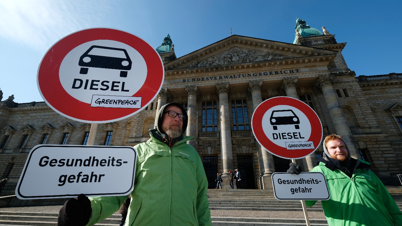 German cities set to ban diesel cars to reduce air pollution | ITV News