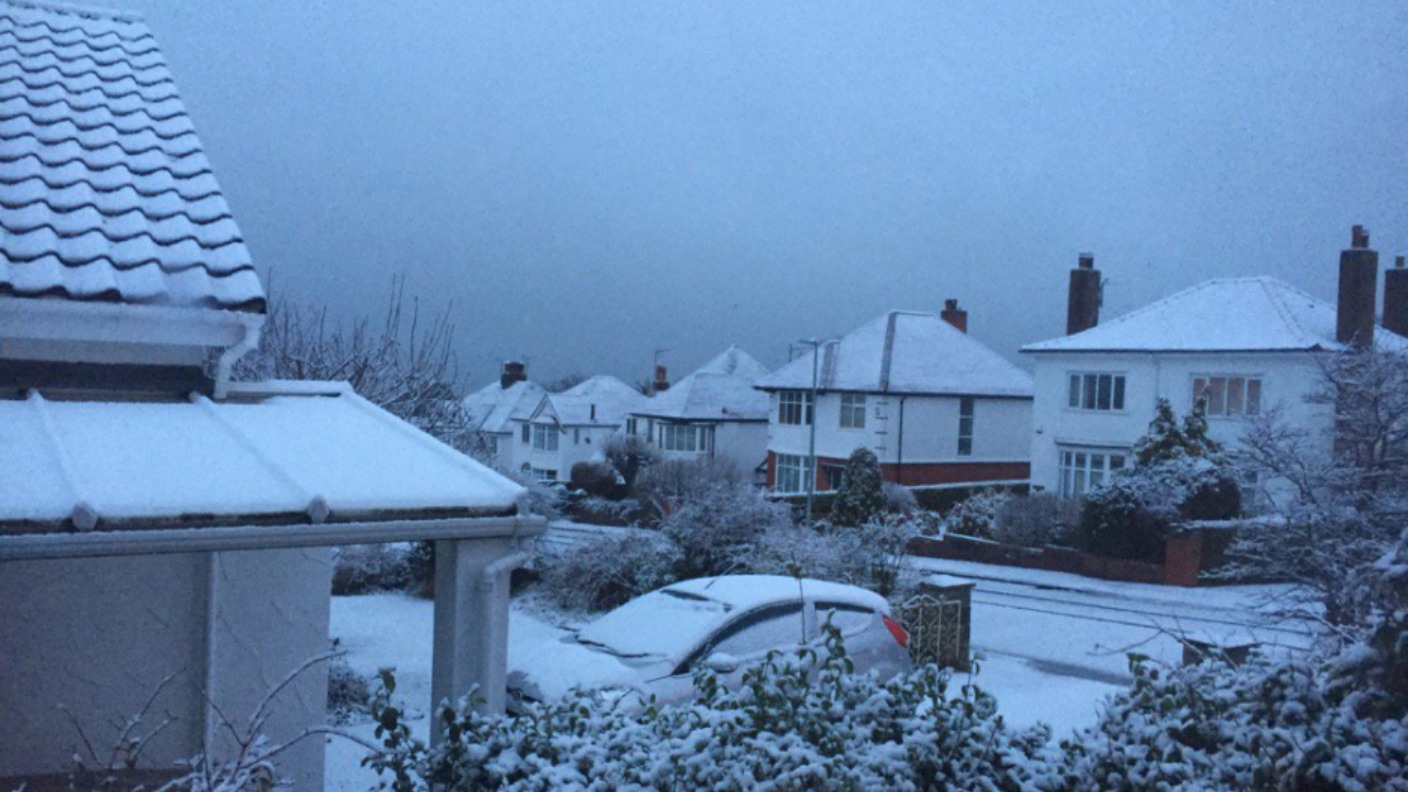 More than 100 schools close as snow hits North Wales | ITV News Wales