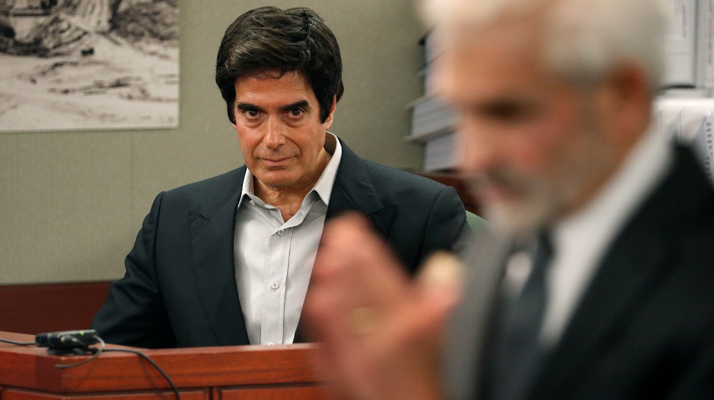 Famous illusionist David Copperfield breaks magician's code as he's ...