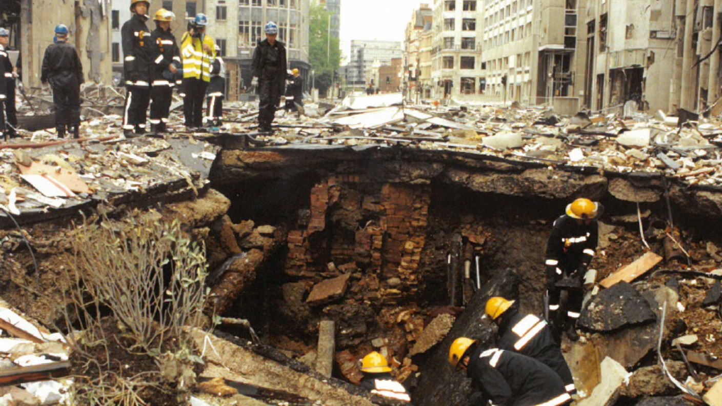 Never Seen Before Photos Of The Bishopsgate Bomb Aftermath 25 Years ...