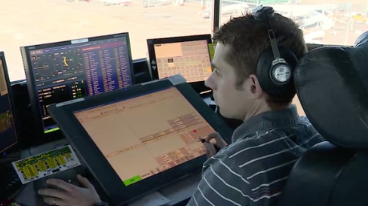 Nationwide campaign to recruit flight controllers | ITV News Meridian