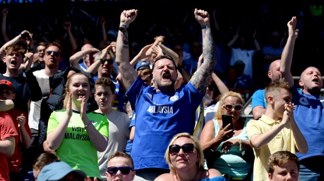 Cardiff City fans are excited as there is a chance of the team being  promoted - InterCardiff