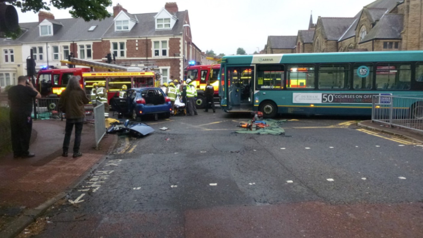 Driver cut out of car after bus crash at Gateshead junction ITV News