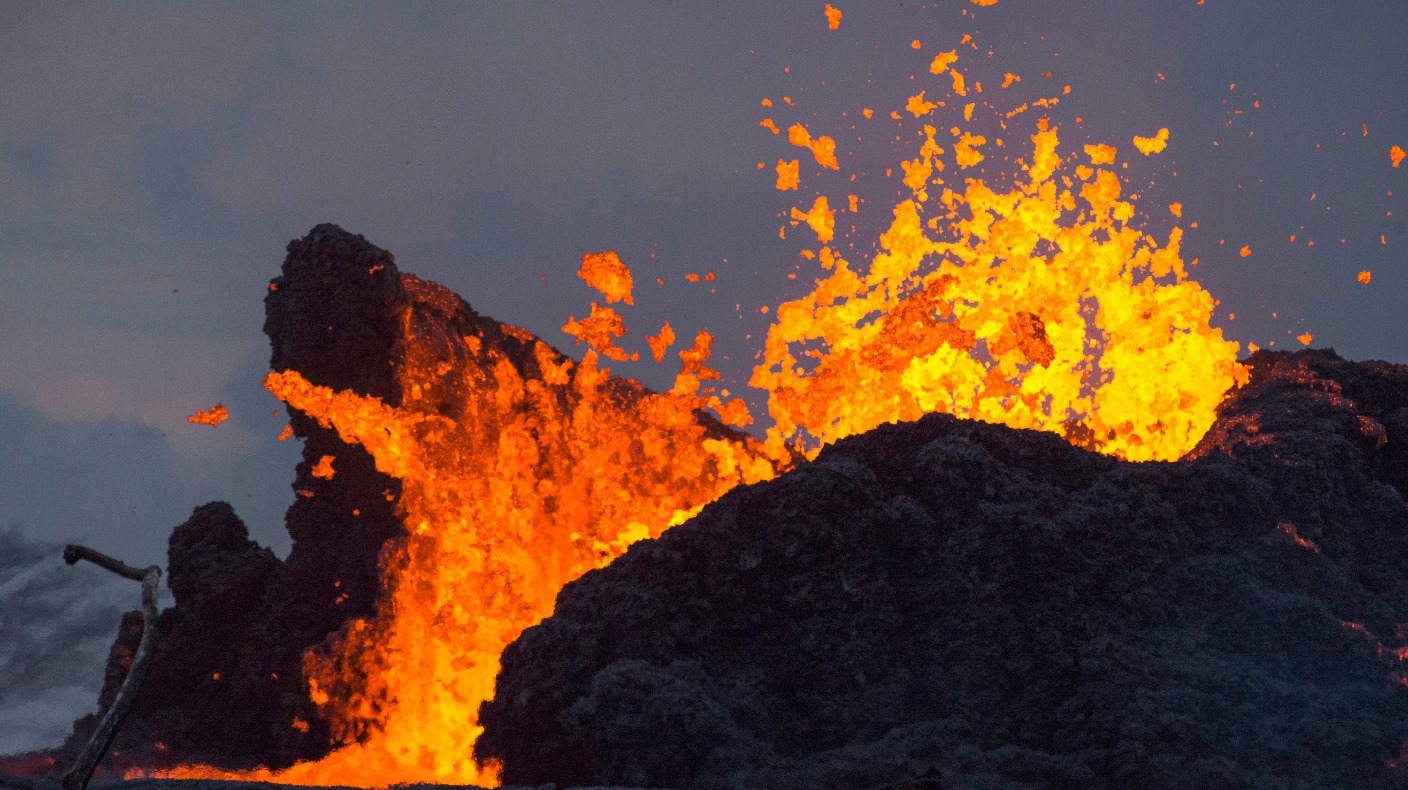 Hawaii orders evacuations as lava from Kilauea volcano eruption ...