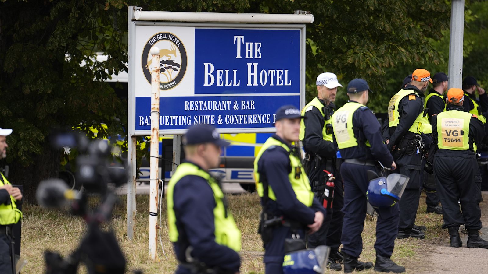 Government insists it will 'find alternative locations' for asylum seekers ...