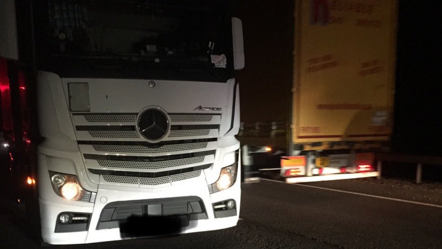 Jail for drunk lorry driver who drove wrong way down road with no ...