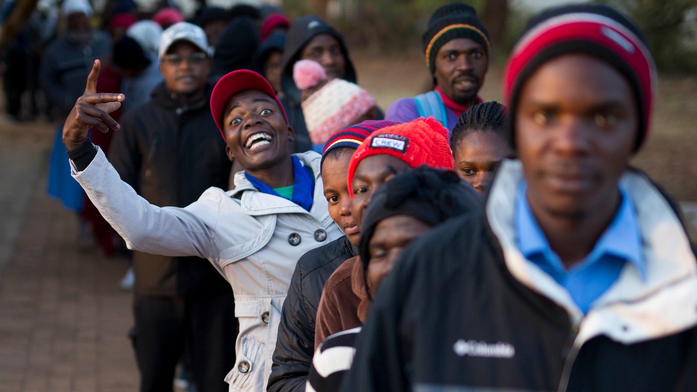 Zimbabwe Votes For The First Time Without Robert Mugabe On Ballot | ITV ...