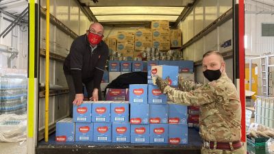 311220-army helps deliver food parcels in Kent