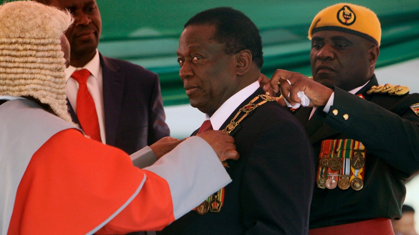 Emmerson Mnangagwa Sworn In As Zimbabwe’s President After Disputed ...