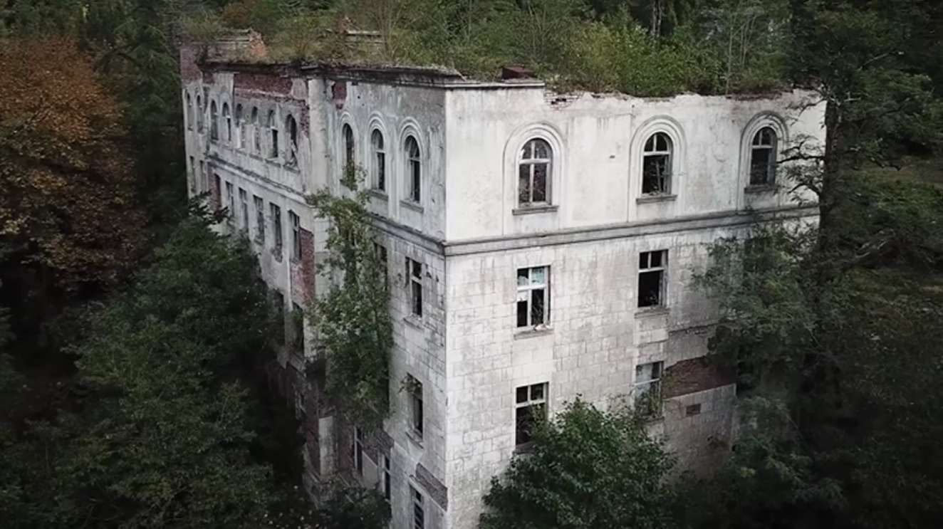 Forest reclaims Georgia’s Soviet-era ghost town | ITV News