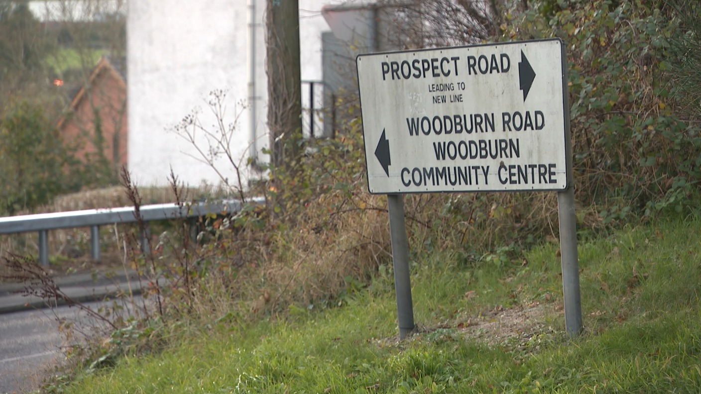 Six vehicles set alight in ‘reckless’ Carrick arson attack | UTV | ITV News
