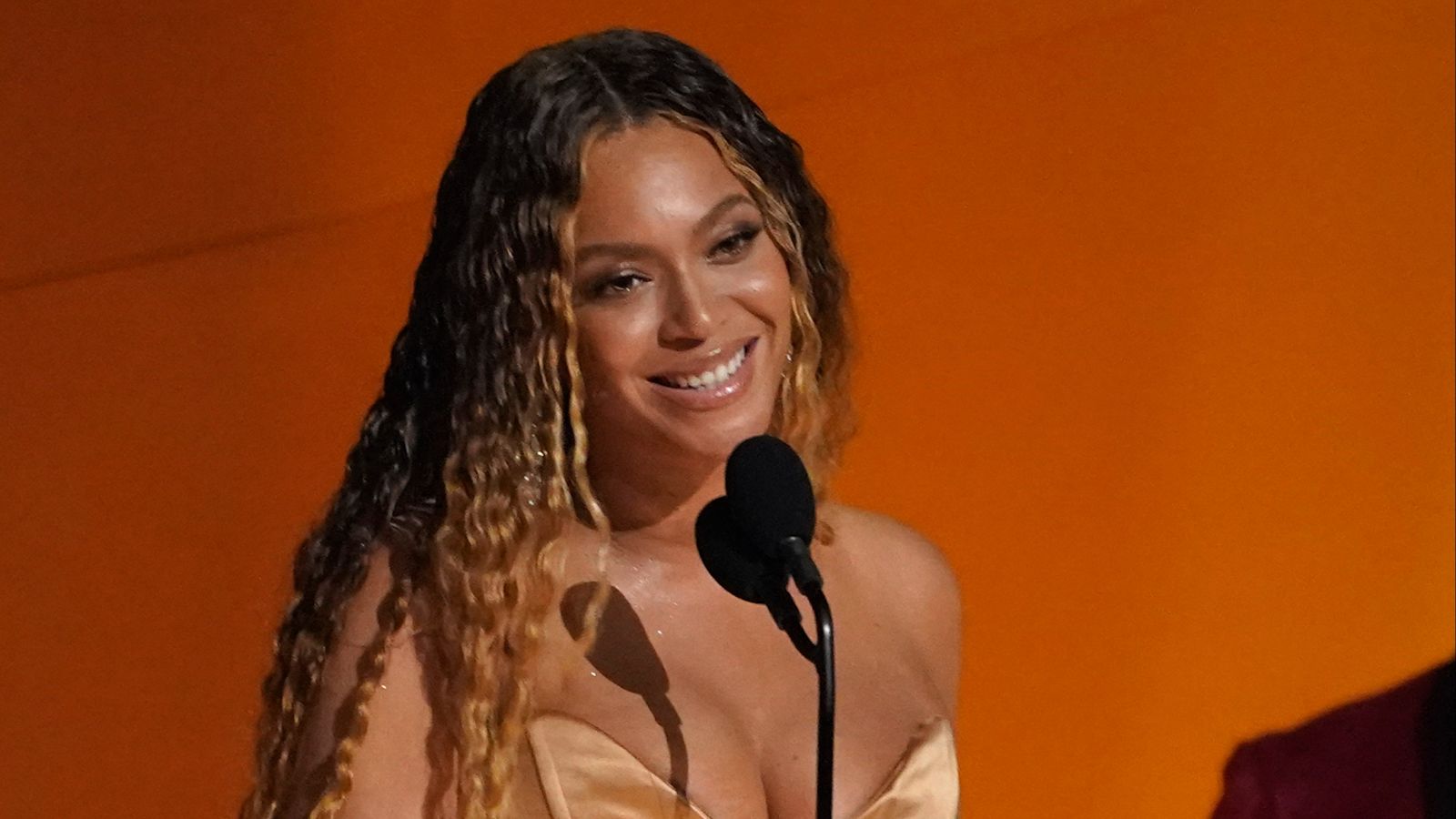 Beyonce becomes first black woman to top Billboard's country chart ...