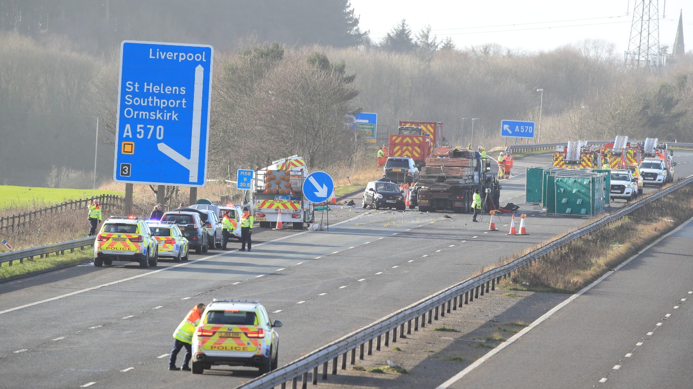 Woman and teenager killed in multi-vehicle motorway crash | ITV News ...