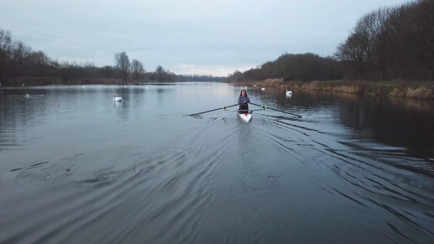Women takes up solo rowing after losing her sight | ITV News Anglia