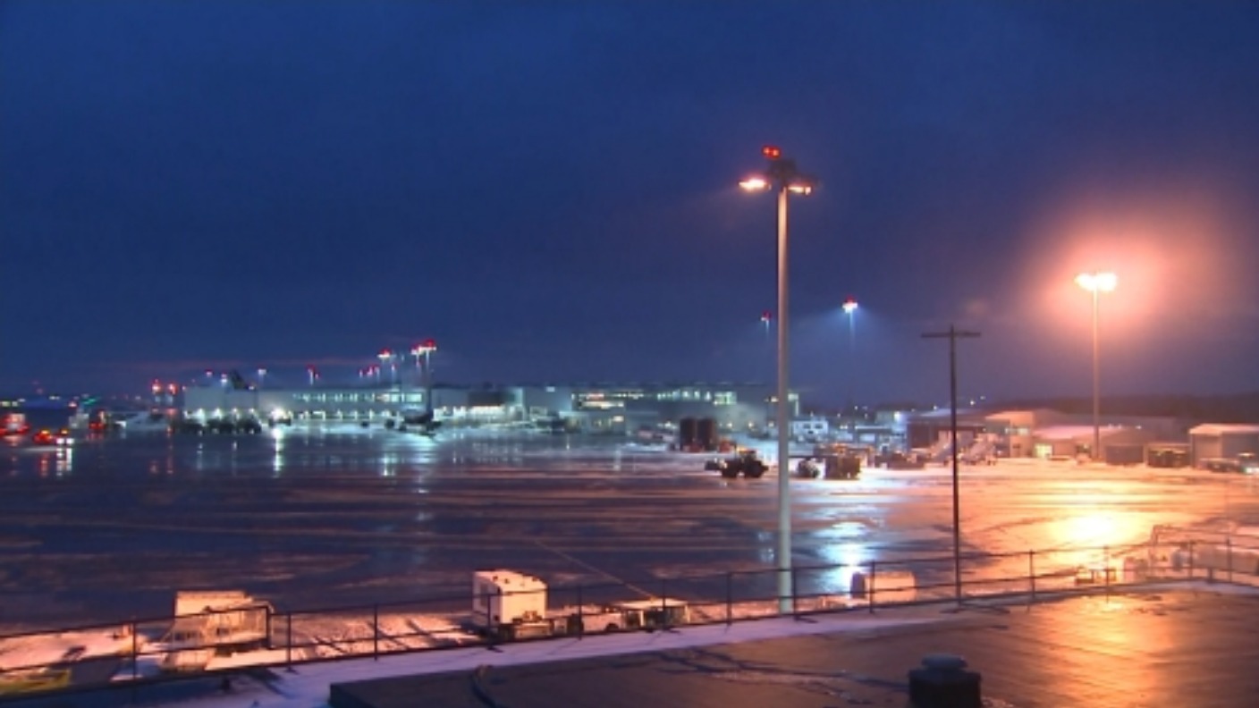 bristol-airport-flights-grounded-due-to-heavy-snowfall-itv-news-west