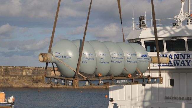 THE AXIAL SKELTOR ENERGY GENERATOR ARRIVING IN ALDERNEY
CREDIT: CAM CAIRNDUFF
