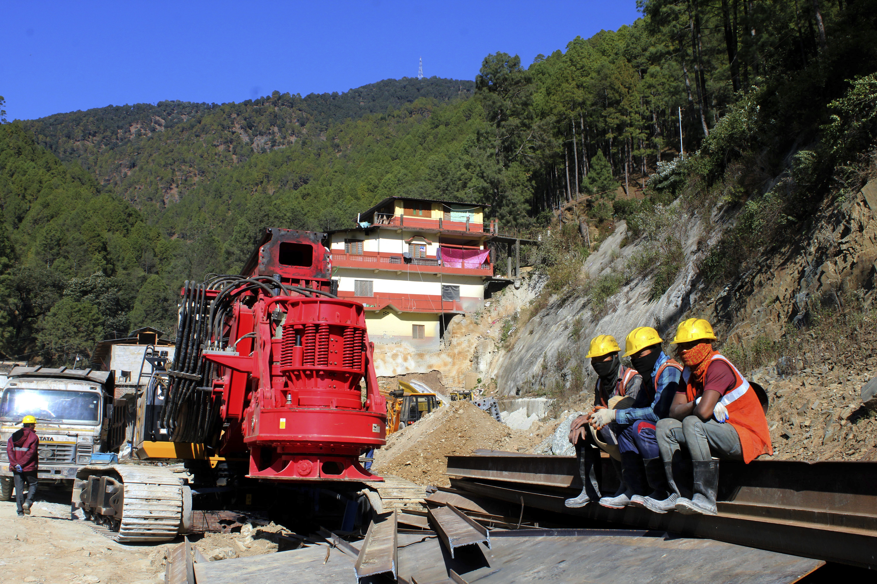 Digging To Save 41 Workers Trapped In Collapsed Tunnel In India Halted ...