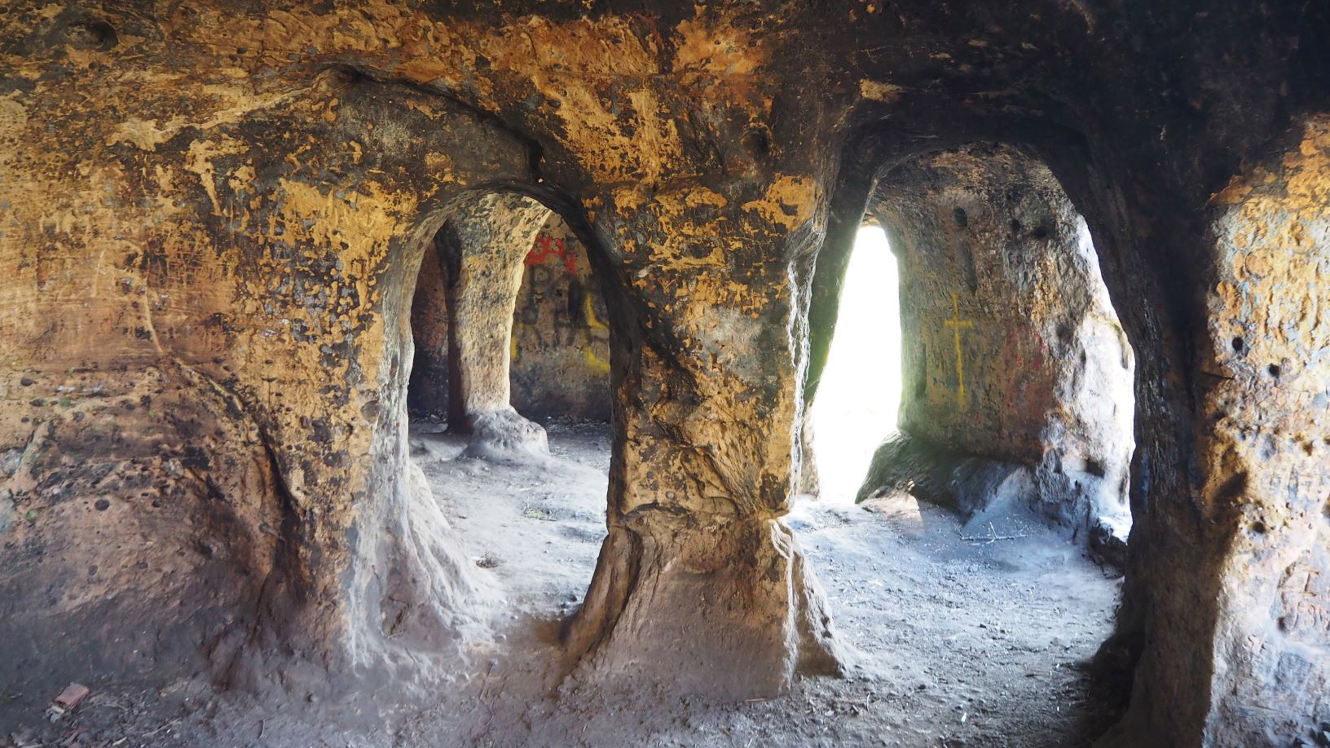 CAVE_150721_PA__2_.jpg