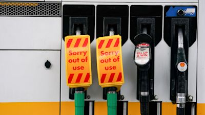 Fuel pumps out of use at a deserted Shell petrol station forecourt in Warwick. Picture date: Monday September 27, 2021.