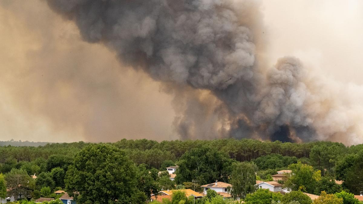Thousands evacuated across Europe as wildfires rage in France, Italy and Spain