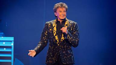 Barry Manilow says he is undergoing surgery after 'early' lung cancer diagnosis