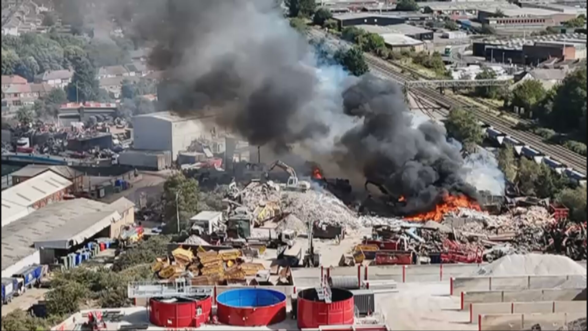 Forty firefighters tackle blaze which closes busy road in Leicester ...