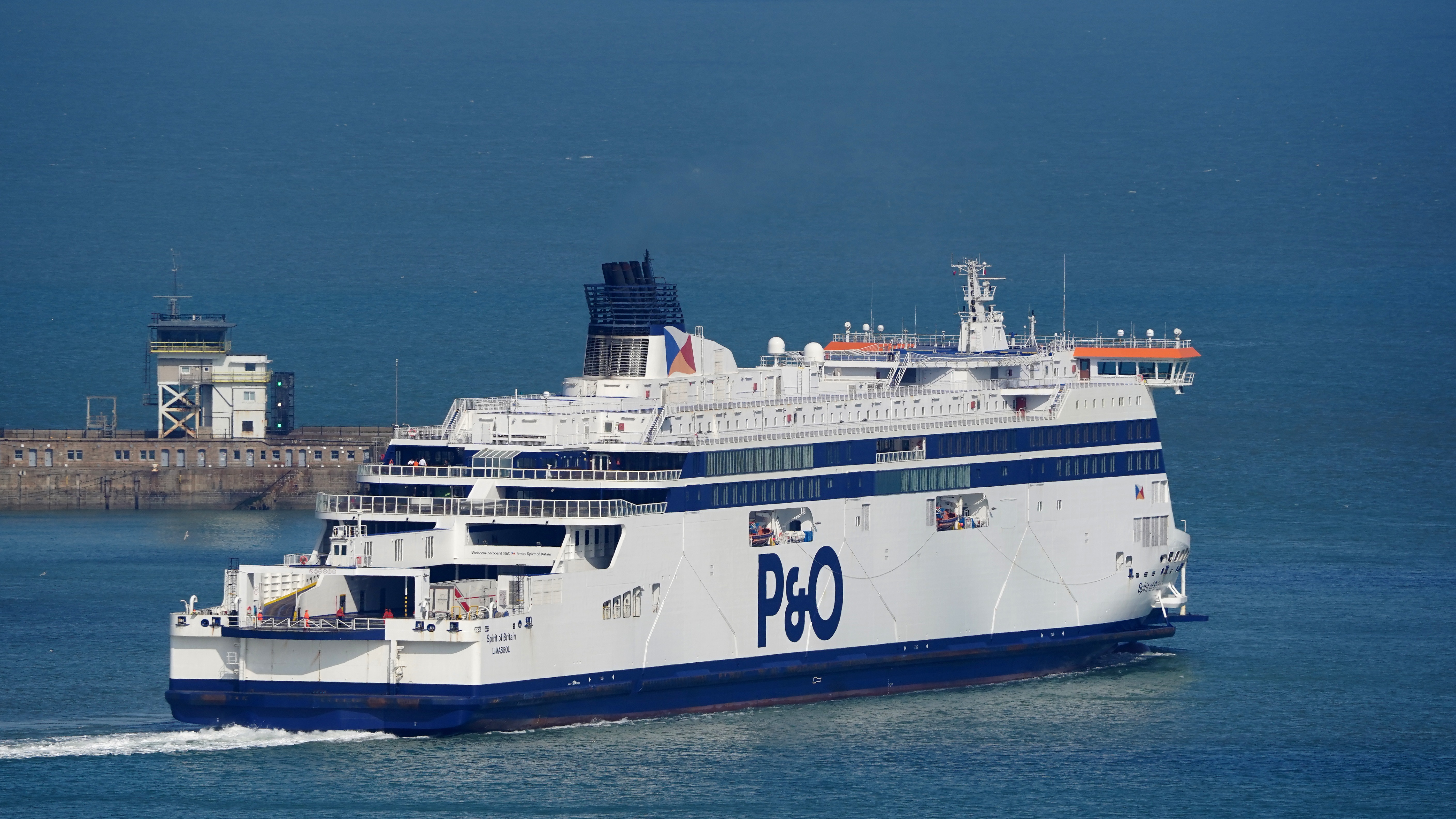 P&O ferries struggles to win back customers 10 weeks after sacking 800 crew | ITV News