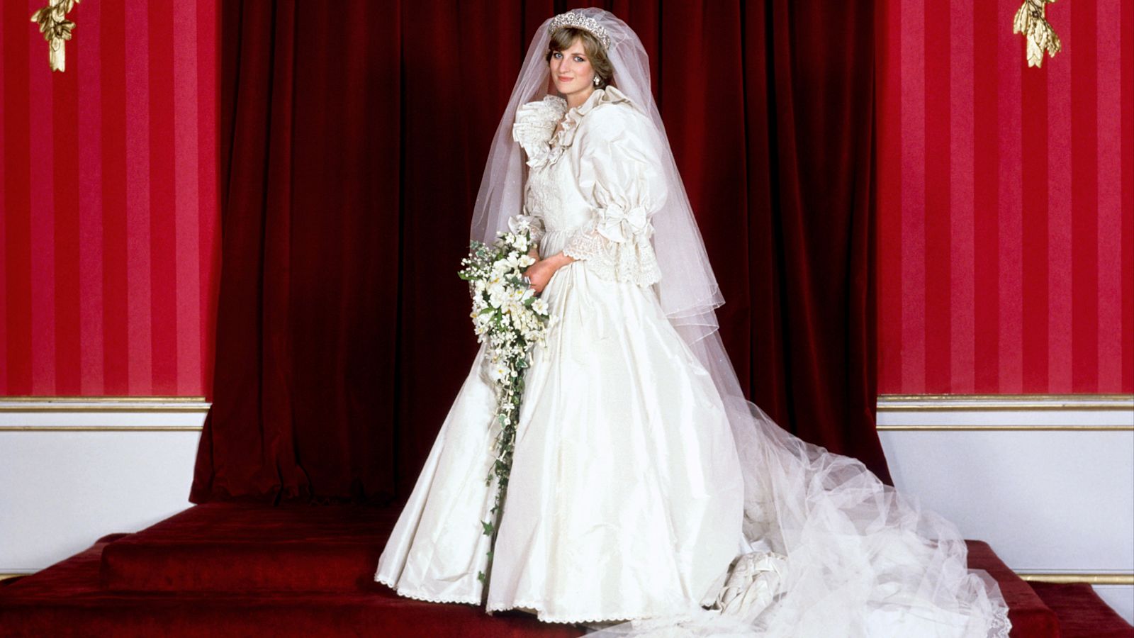 Princess Diana s wedding dress goes on display in new Kensington