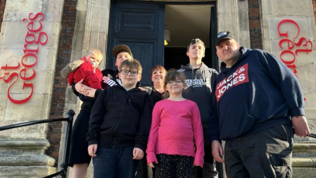 Tom Coulson & Lisa Hartman with their five children after a night in the rest centre in Great Yarmouth.
Credit: ITV News Anglia