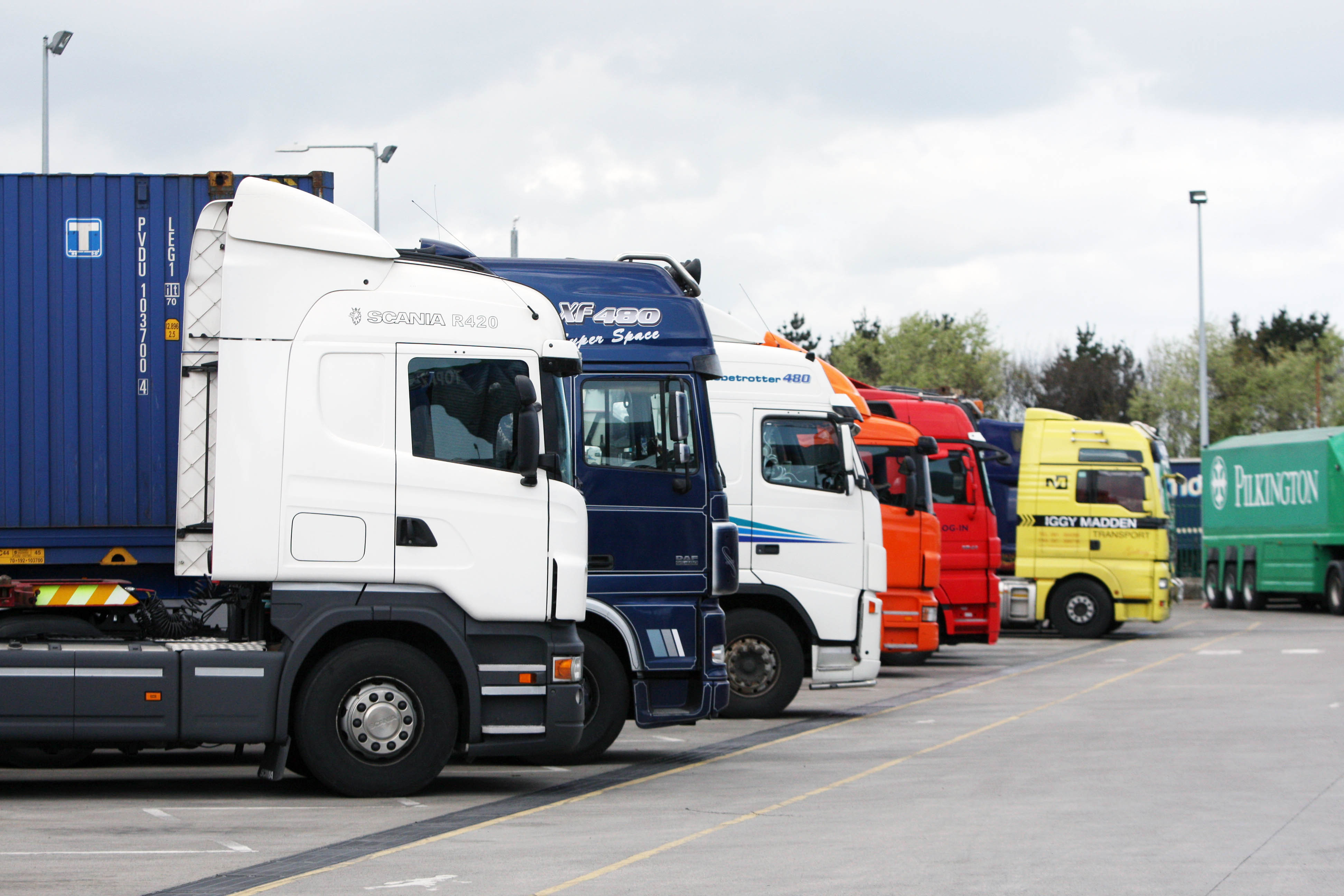 'We're dying of cold': Group stuck in lorry make desperate 999 call to ...