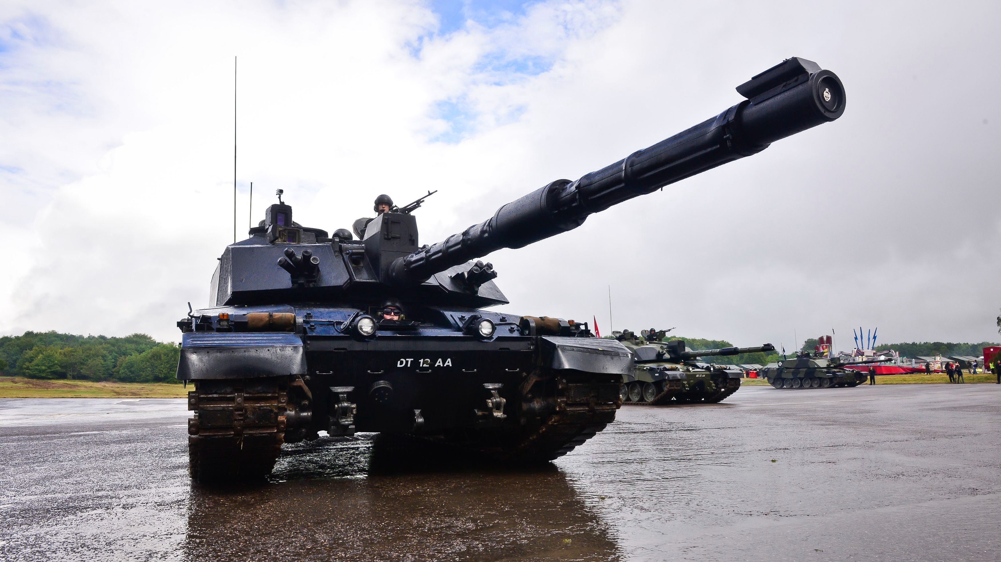 UK's Challenger 3 battle tank programme 'ahead of schedule and in