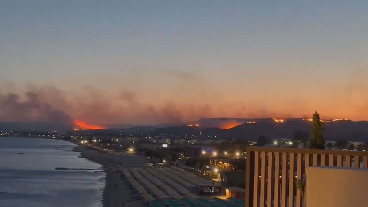 British tourists evacuated as 'apocalyptic' wildfires ravage Greek islands
