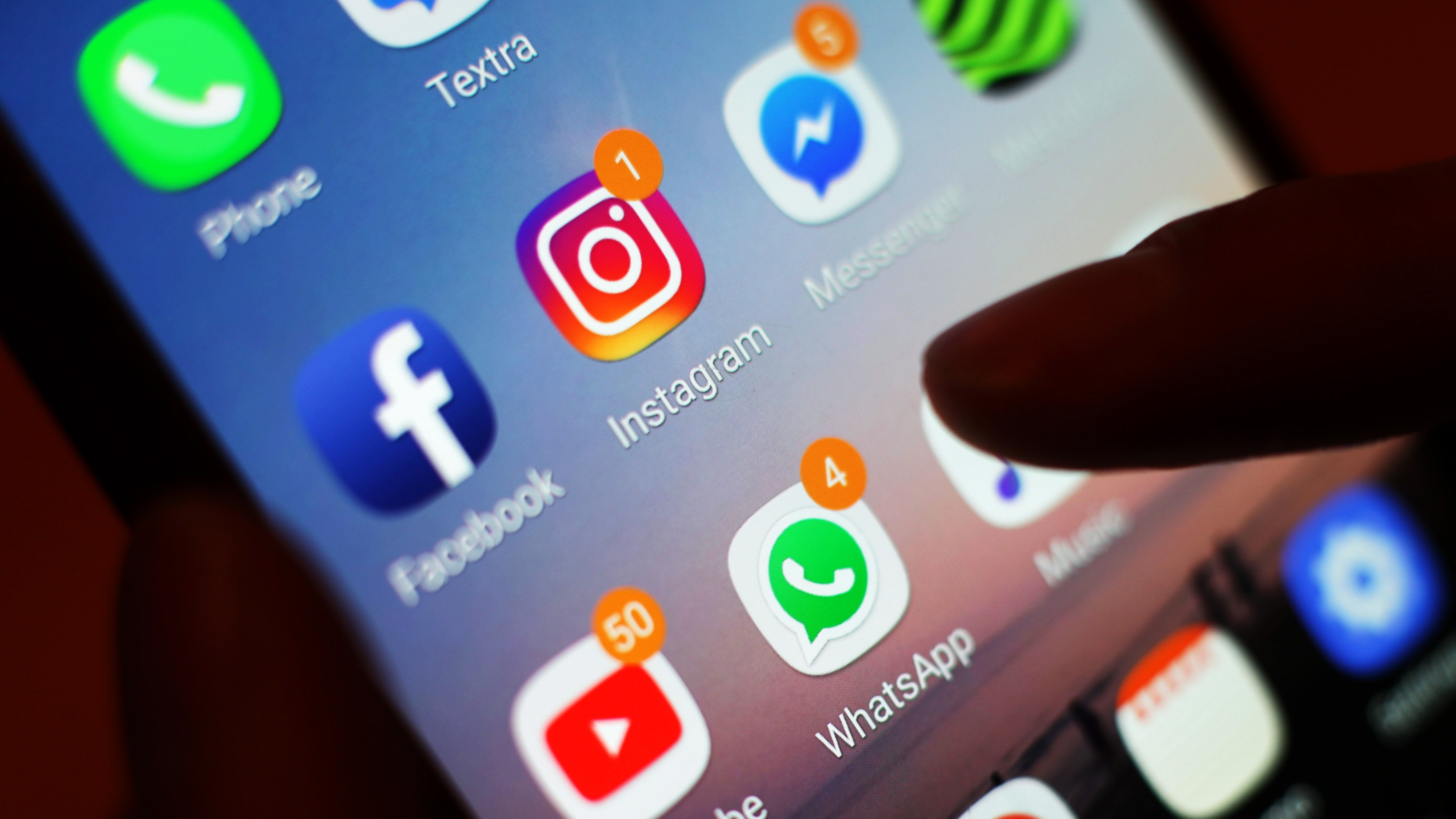 Worldwide Facebook, Instagram And Messenger Outage, As Meta Vows To Fix ...