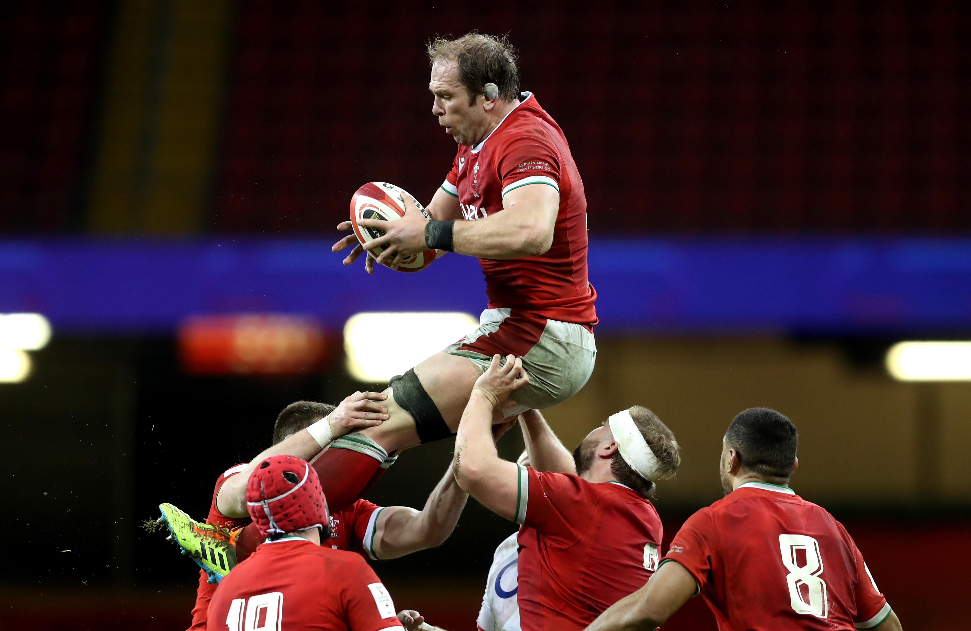 Alun Wyn Jones Invaluable As Wales Chase Grand Slam Wales Itv News