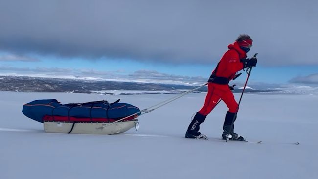 Jonny Huntington pulling his pulk across the snow in Sweden