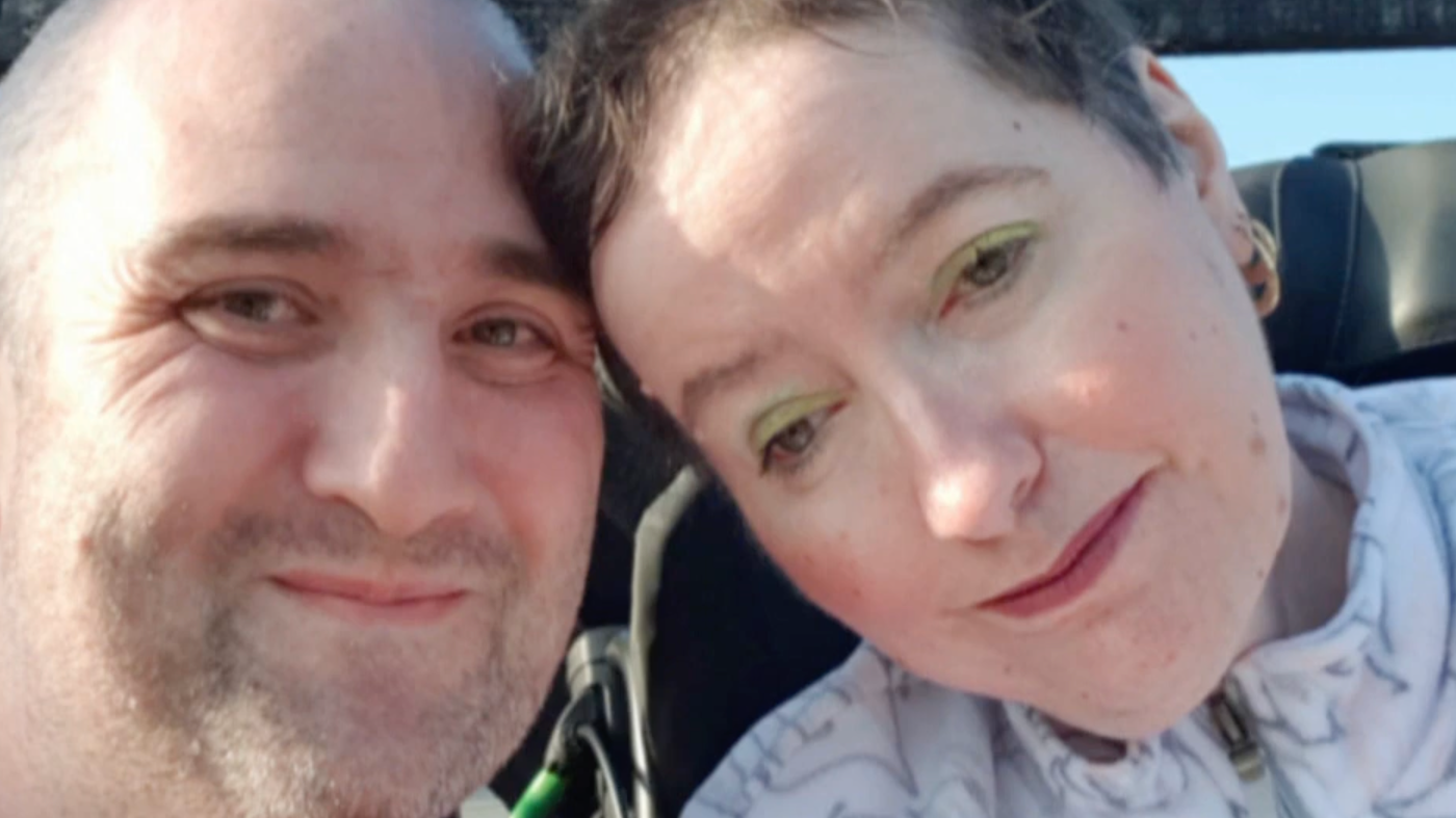 Hull man brings wife's ashes home blaming her death on 16hour