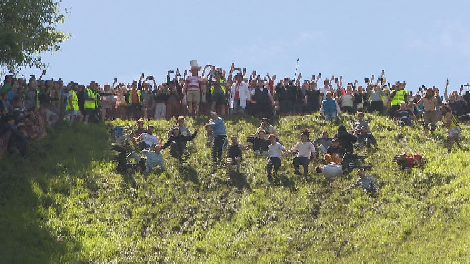 Gloucestershire Cheese Rolling: Thousands Attend World-famous Event ...