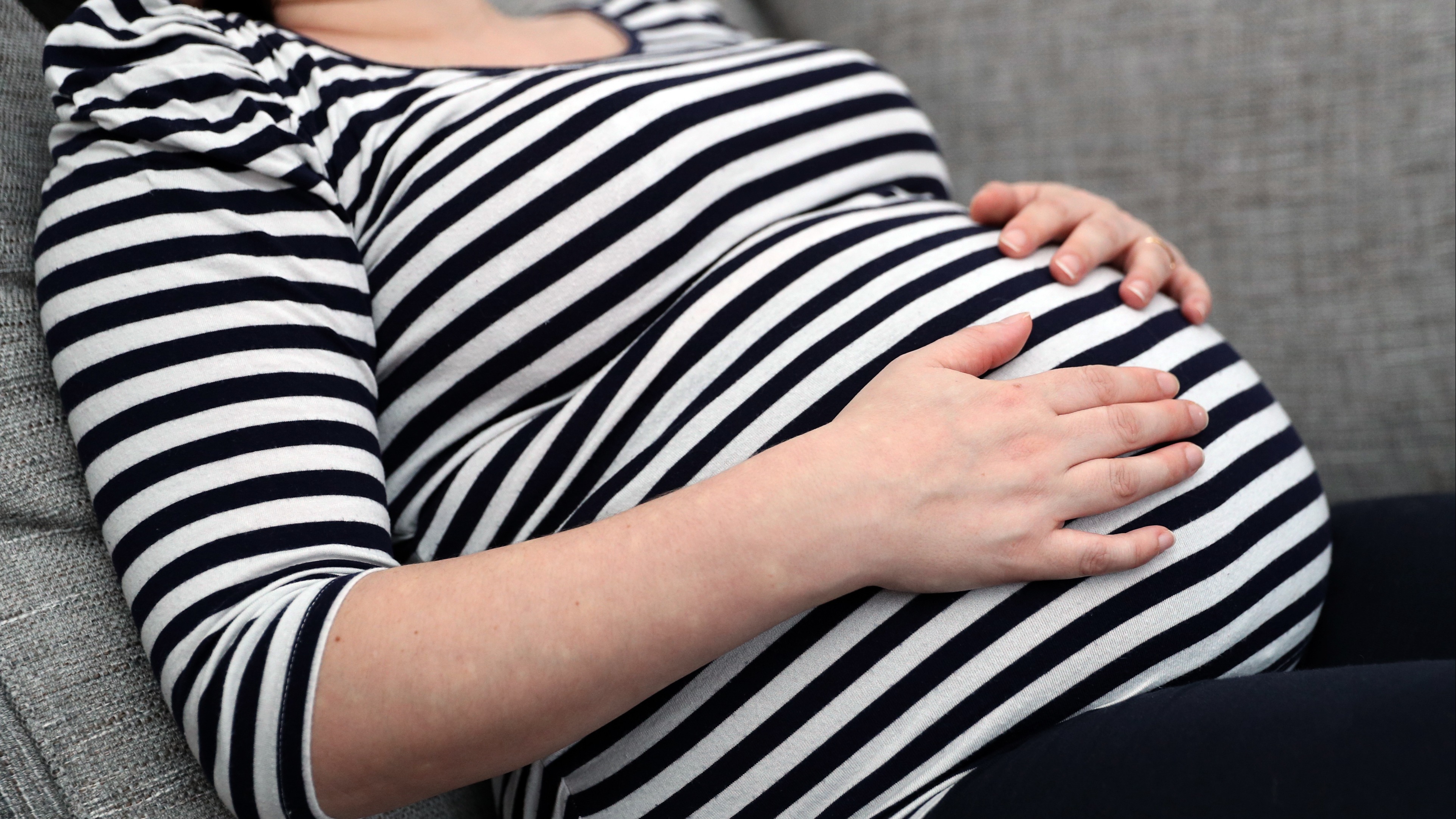 Pregnant women could be offered £400 shopping vouchers to quit smoking -  Heart