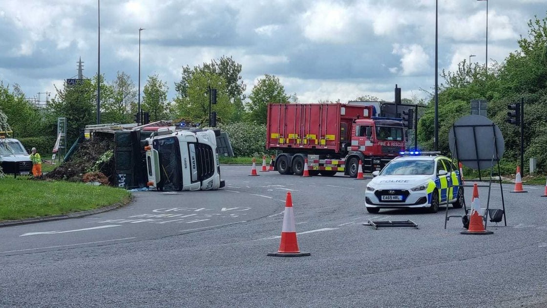 Bristol traffic A4174 ring road closed as lorry overturns in