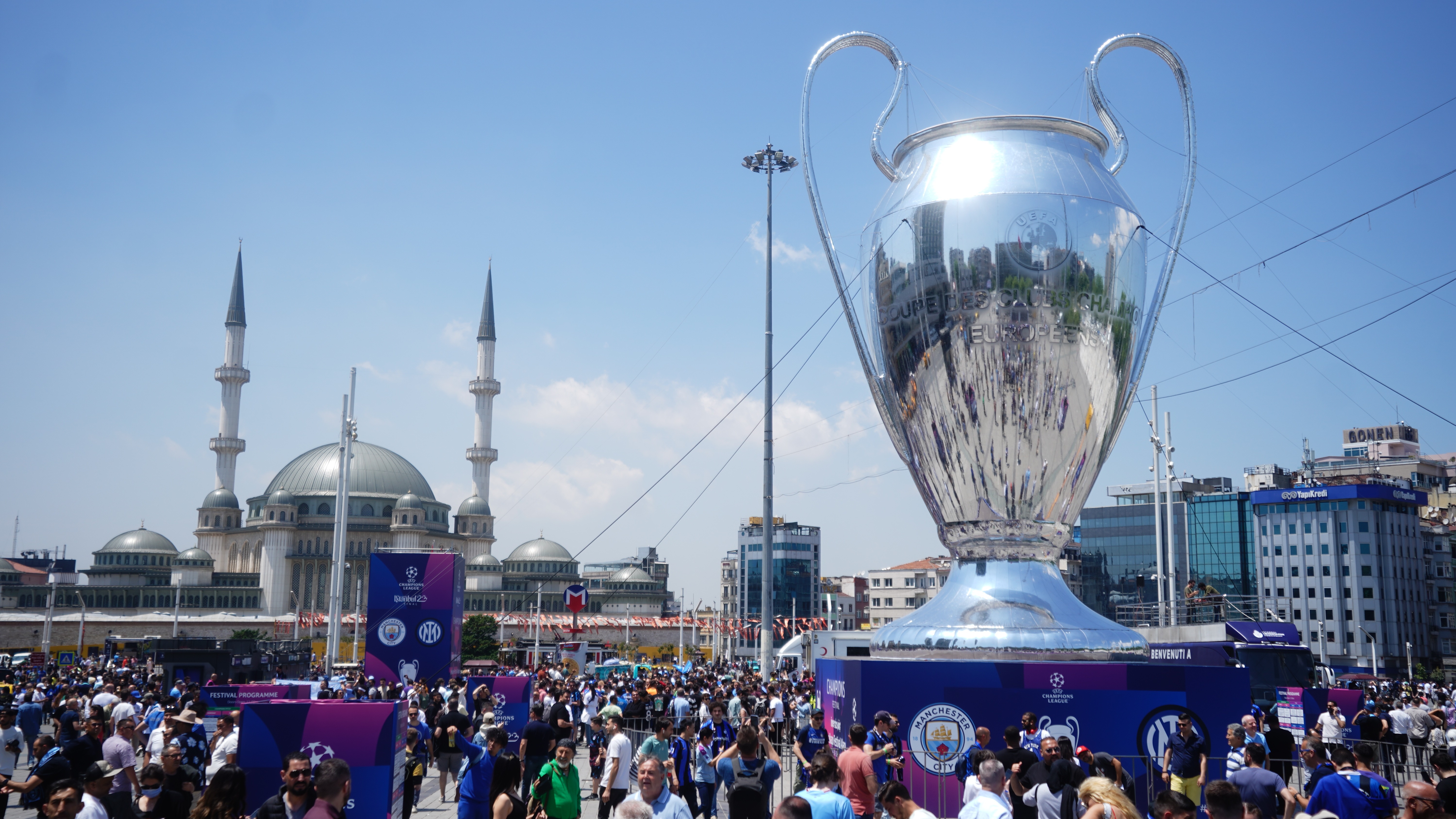 ISTANBUL - the UEFA Champions League trophy, Coupe des clubs