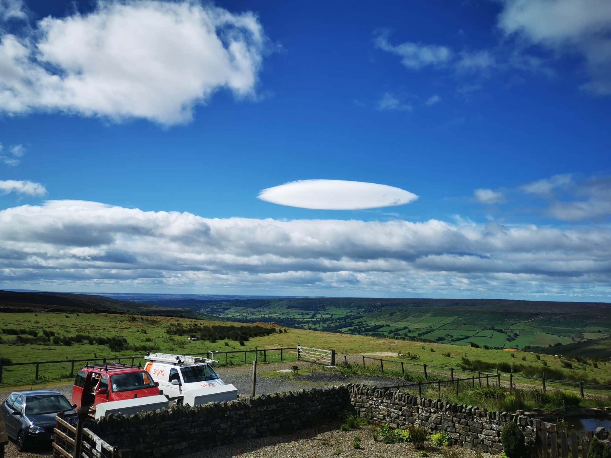 Lenticular cloud