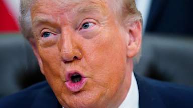 Trump pauses operation to open Strait of Hormuz and pushes for Iran deal