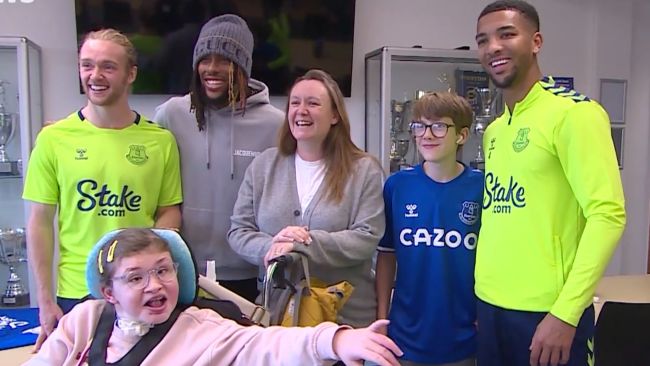 Jess and her family meets Everton players.