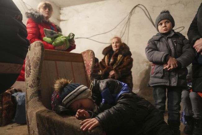 I don't want to die': Ukrainians take cover underground as Russian bombs  fall overhead | ITV News