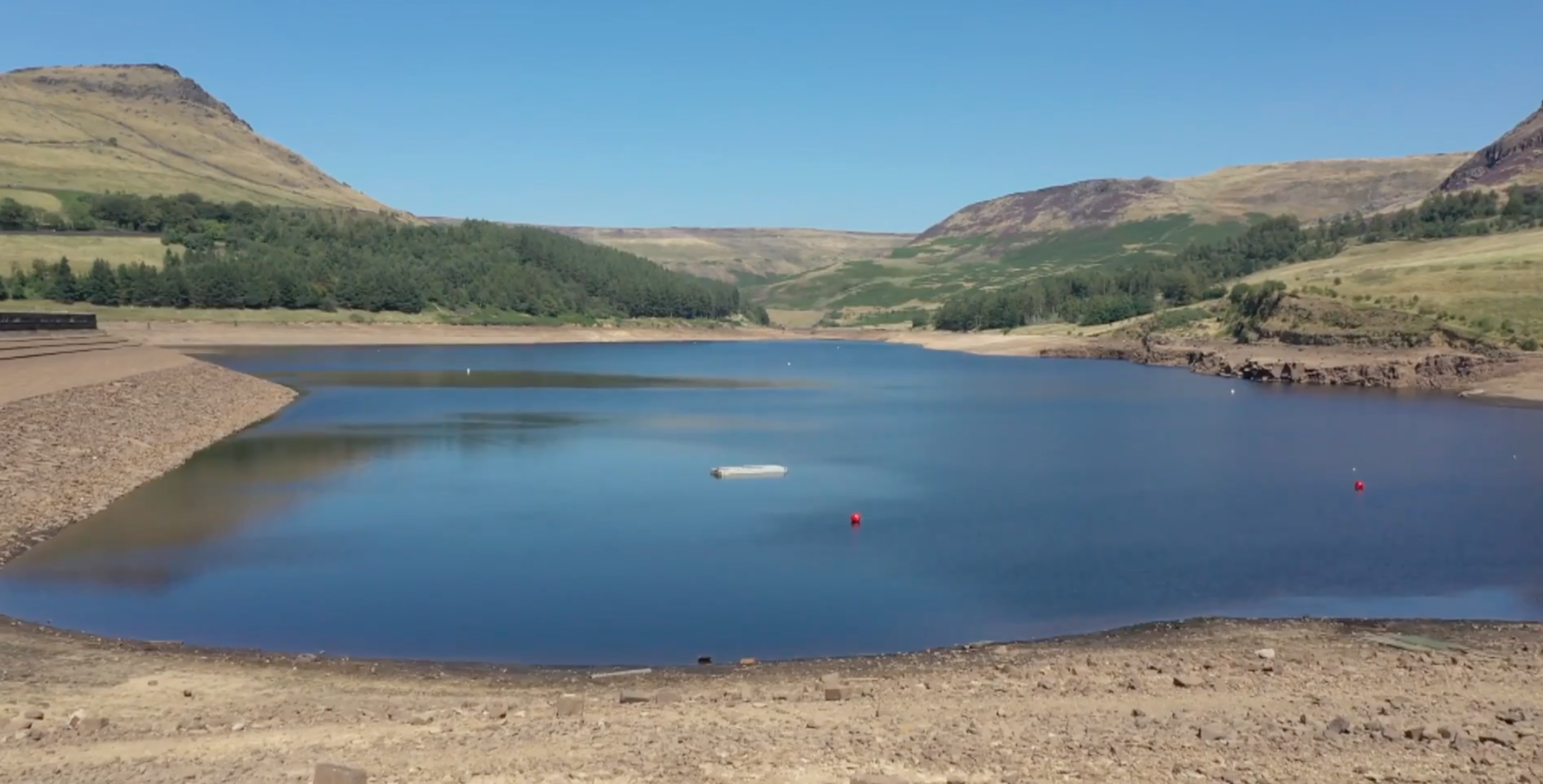 Images show a dramatic drop in water levels at Dovestone Reservoir