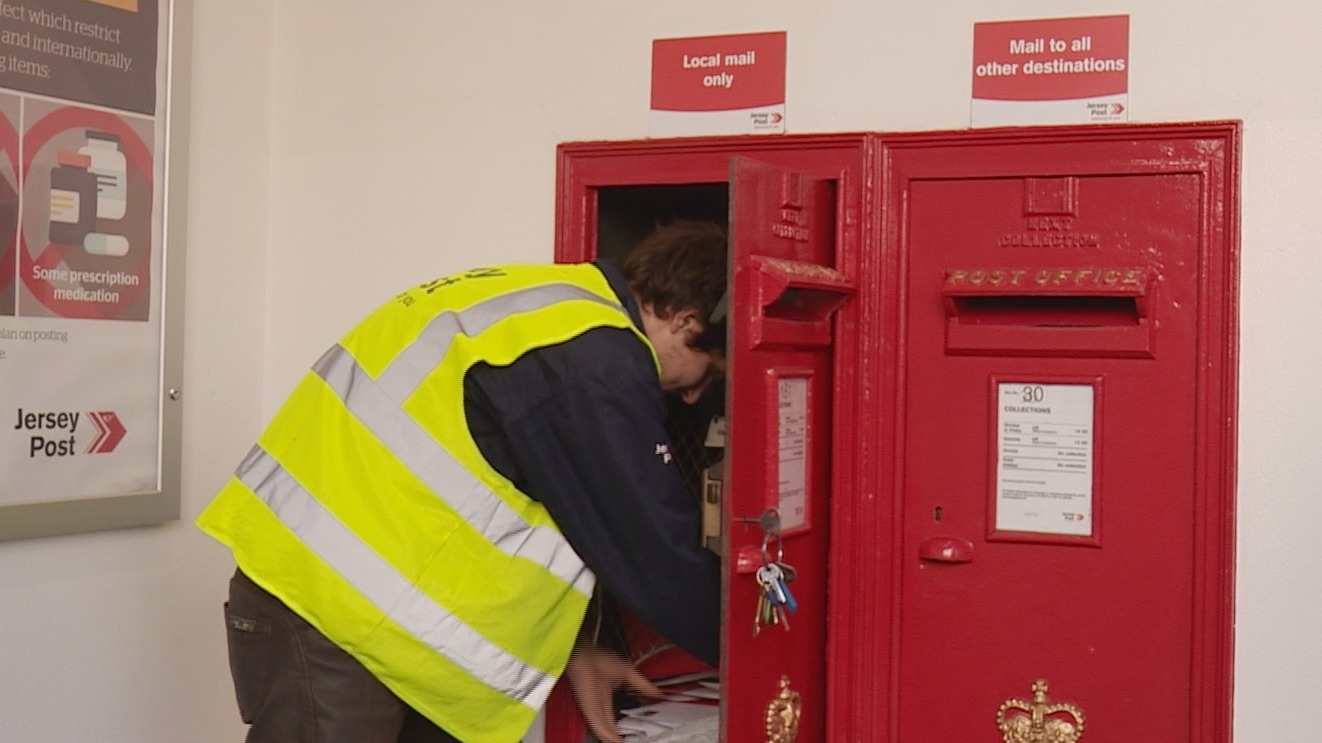 Cyclopen Voorkomen Onbevredigend Guernsey Post unable to send international mail after 'cyber incident'  affects Royal Mail | ITV News Channel