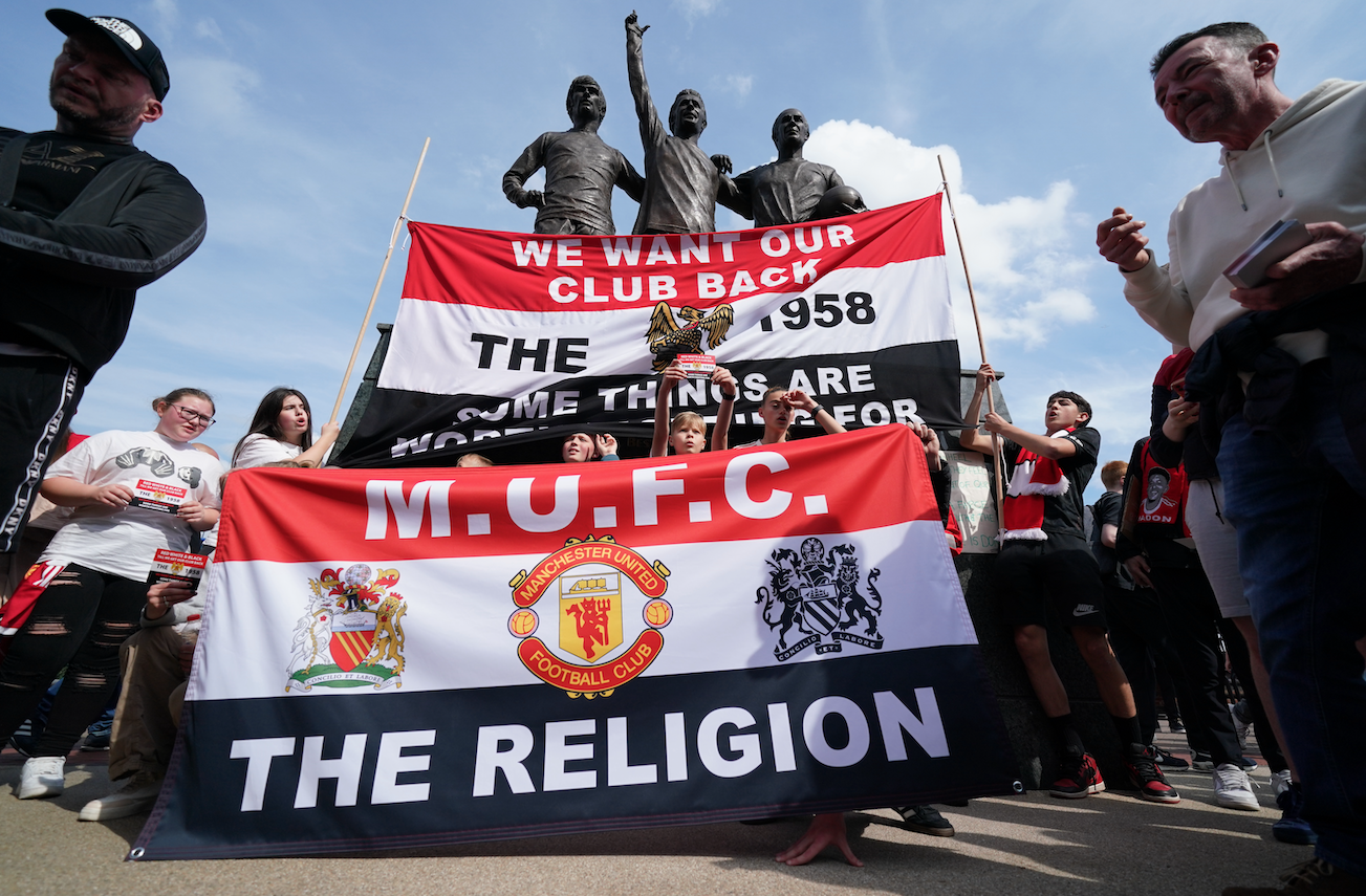 Hundreds of Manchester United fans stage new protest against club's owners  | ITV News Granada