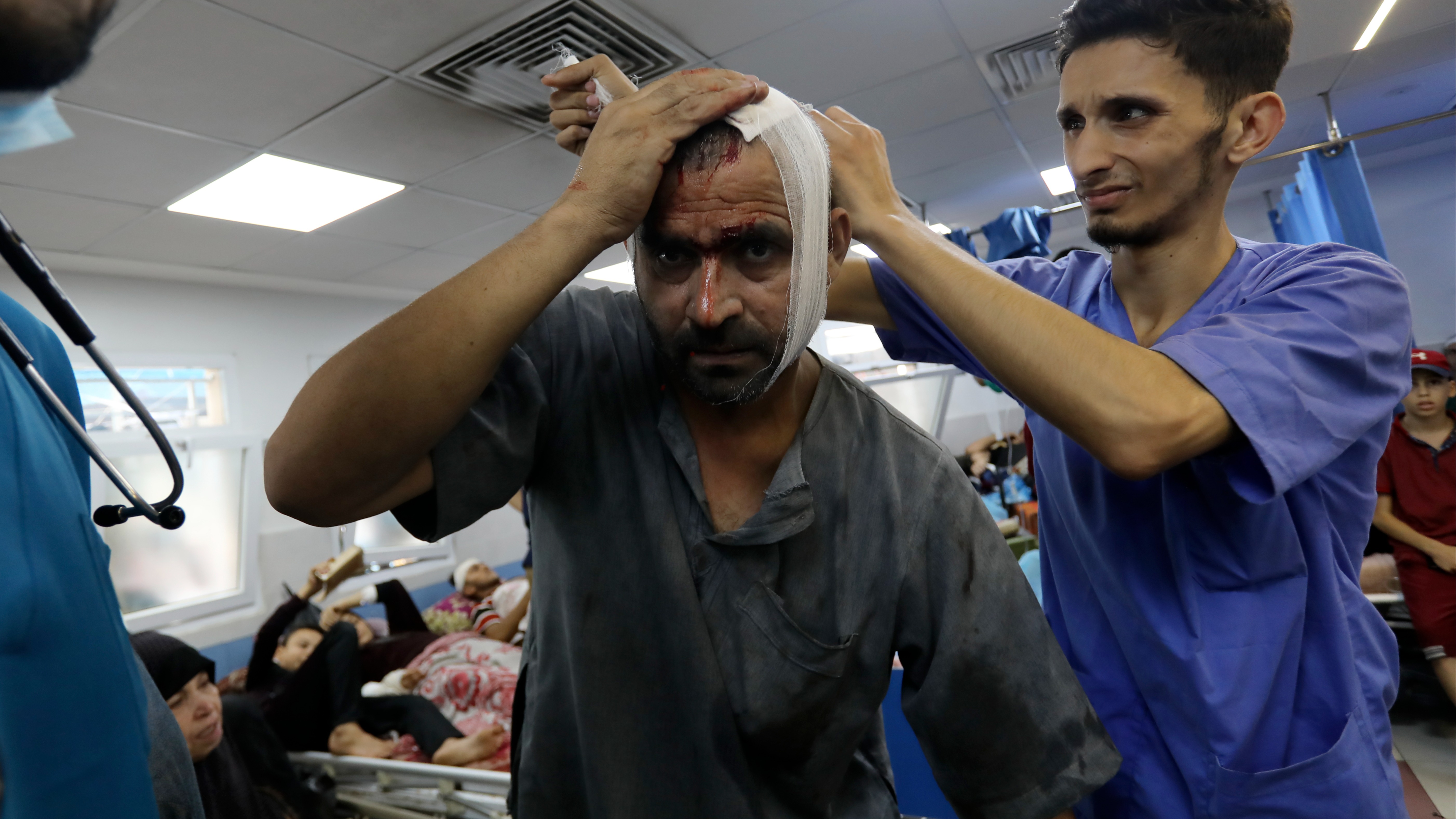 Israeli Forces Storm Gaza's Largest Hospital Where Hundreds Of Patients ...