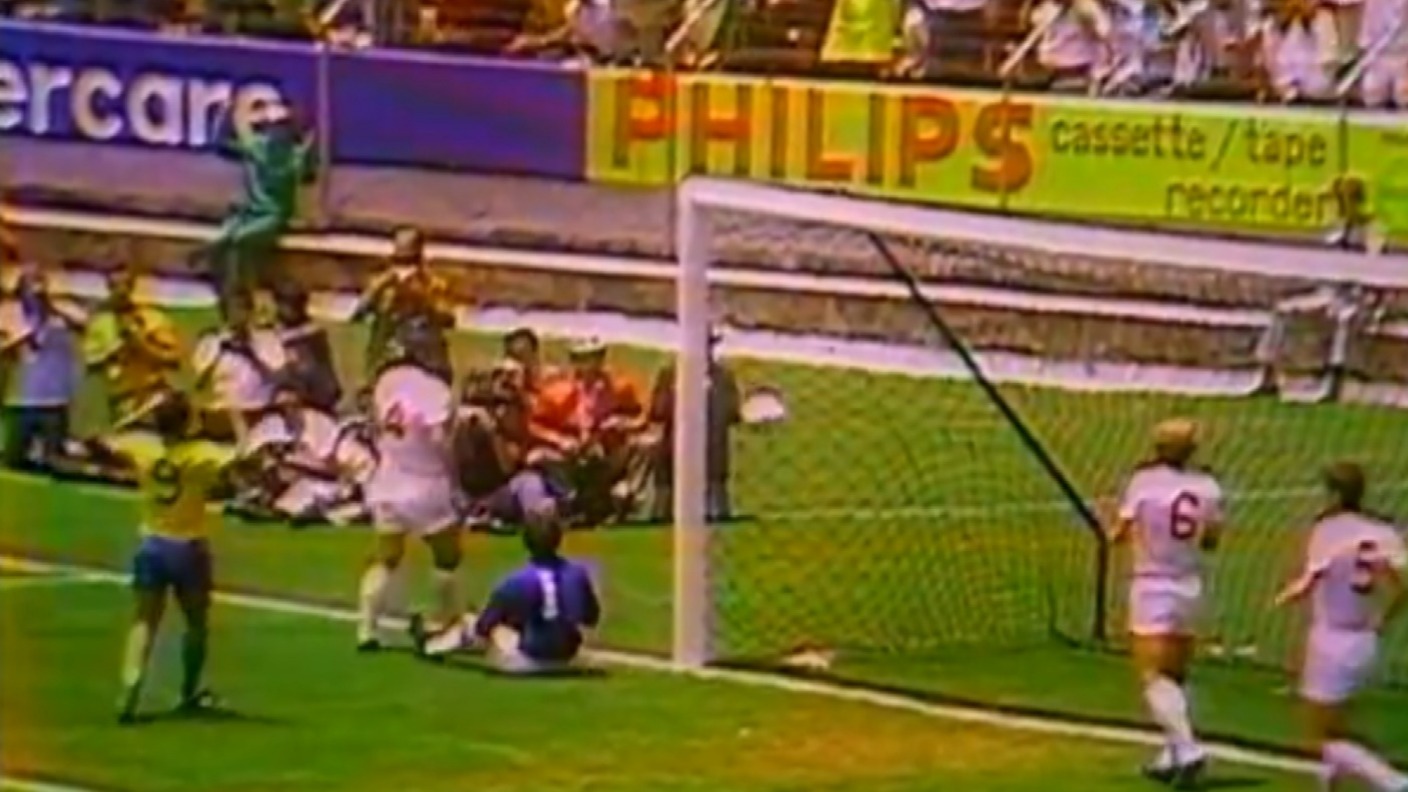 Gordon Banks: The World Cup who made the 'greatest save' | ITV News