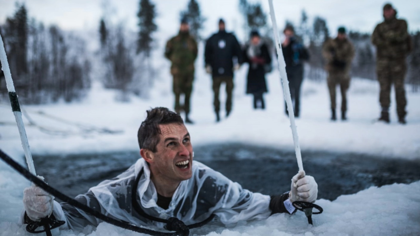 Gavin Williamson takes a dip in icy Norwegian waters alongside British ...